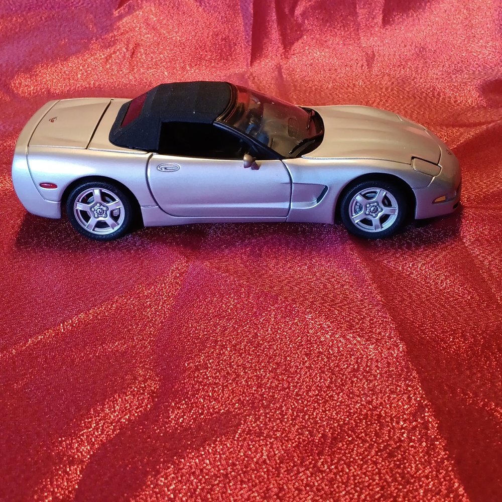 1:24 scale Franklin Mint 1998 Corvette Stringray Convertible die cast model